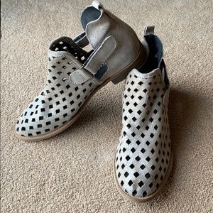 Shimmer grey diamond cut out ankle booties